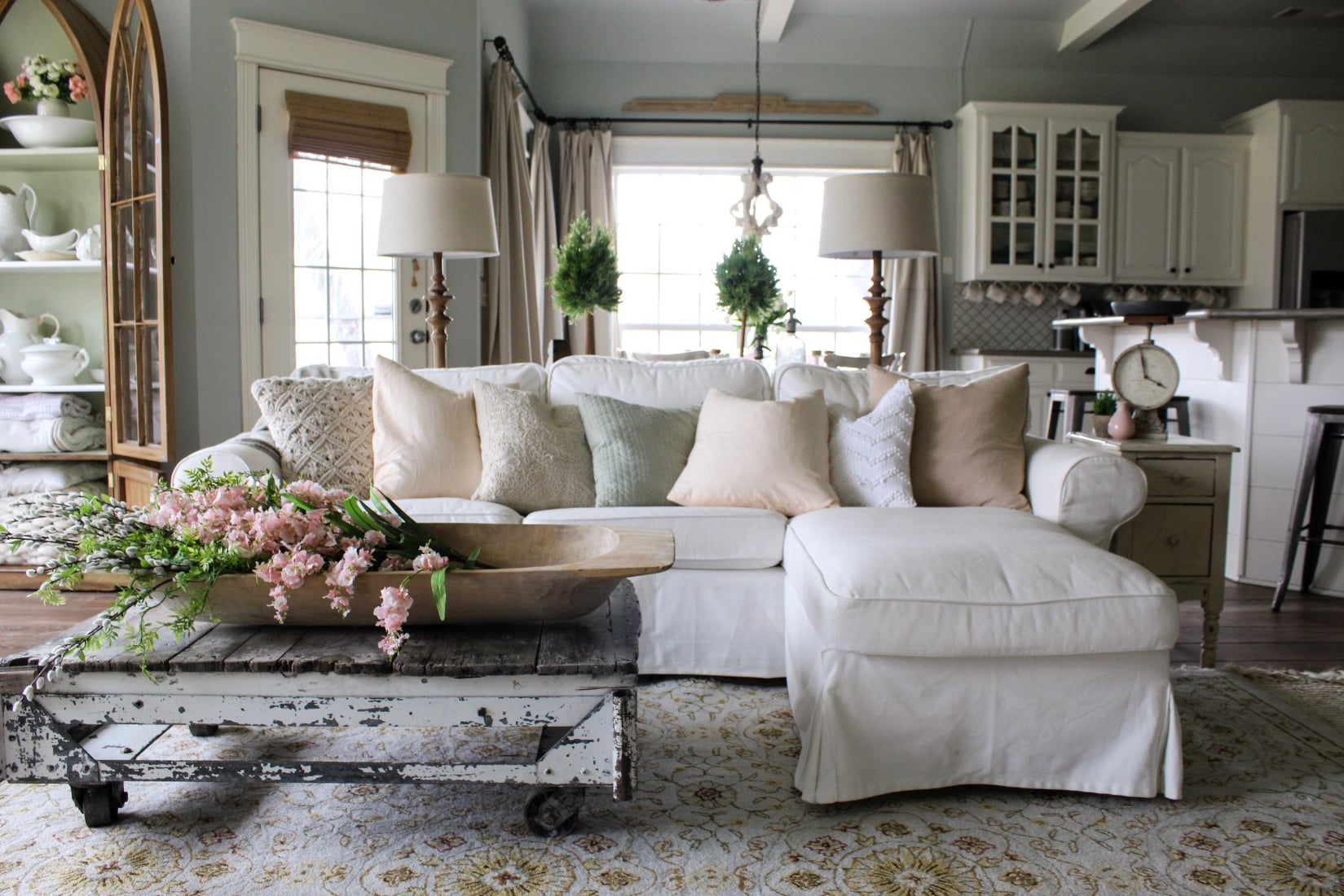 Slipcovered Sofa: Our 8 Top Choices for a Stylish Home