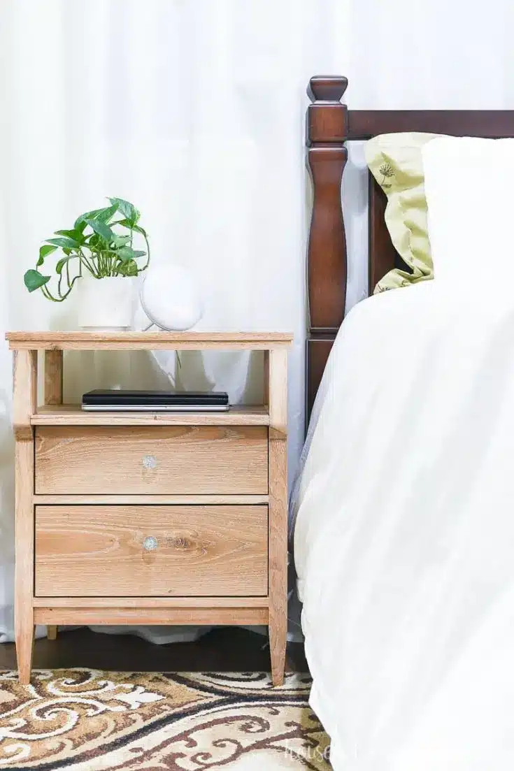 Wooden Country-style Nightstand