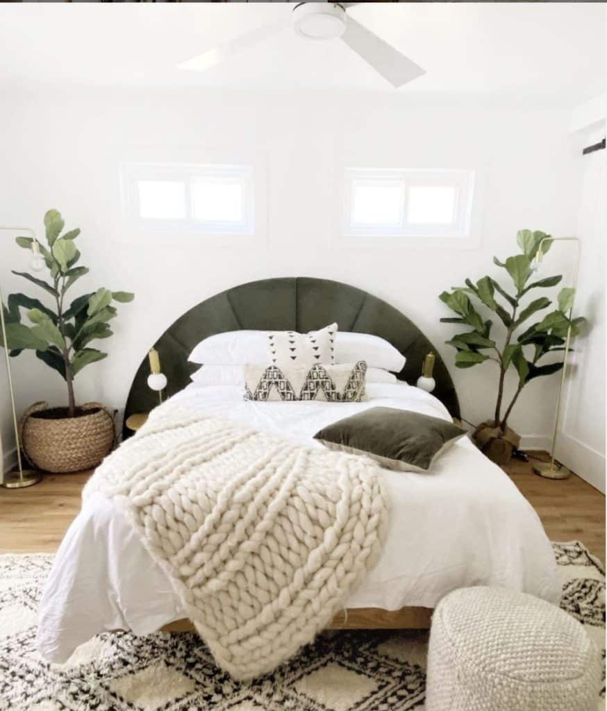 cottage and sea neutral bedroom