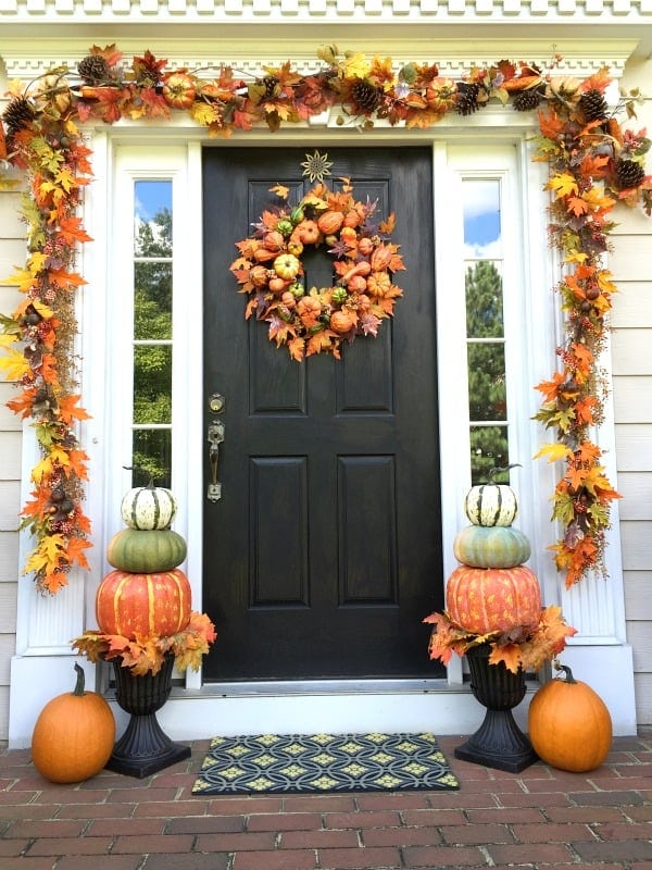 decorated fornt porch:door