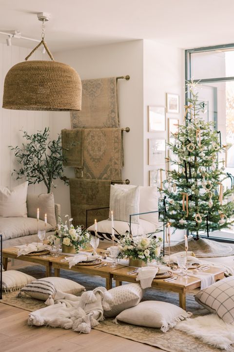Using White Winter Wonderland Decorations in Your Living Room