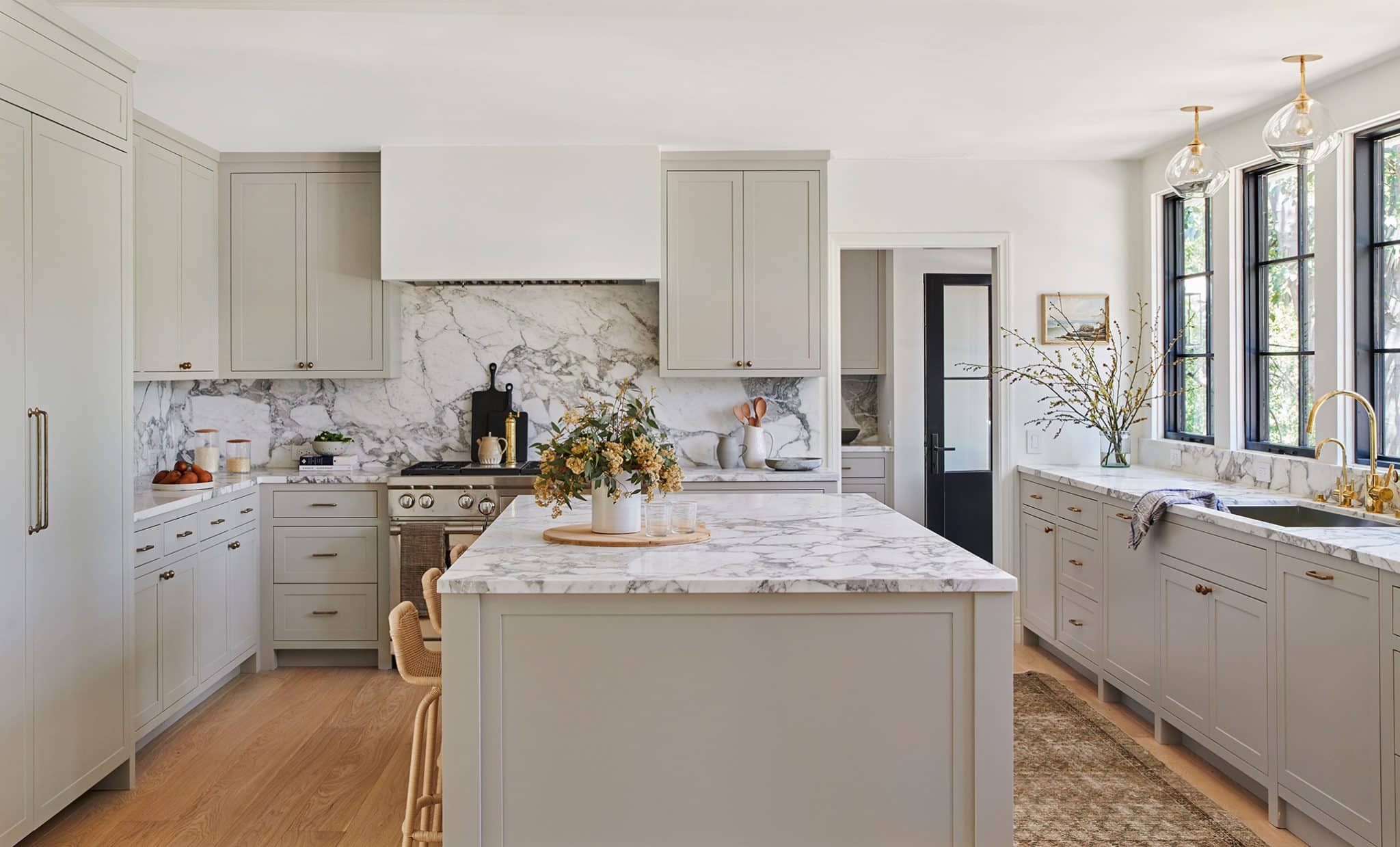 15 White Marble Backsplash Ideas to Transform Your Kitchen