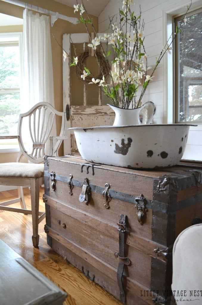 How to Decorate with Vintage Decor