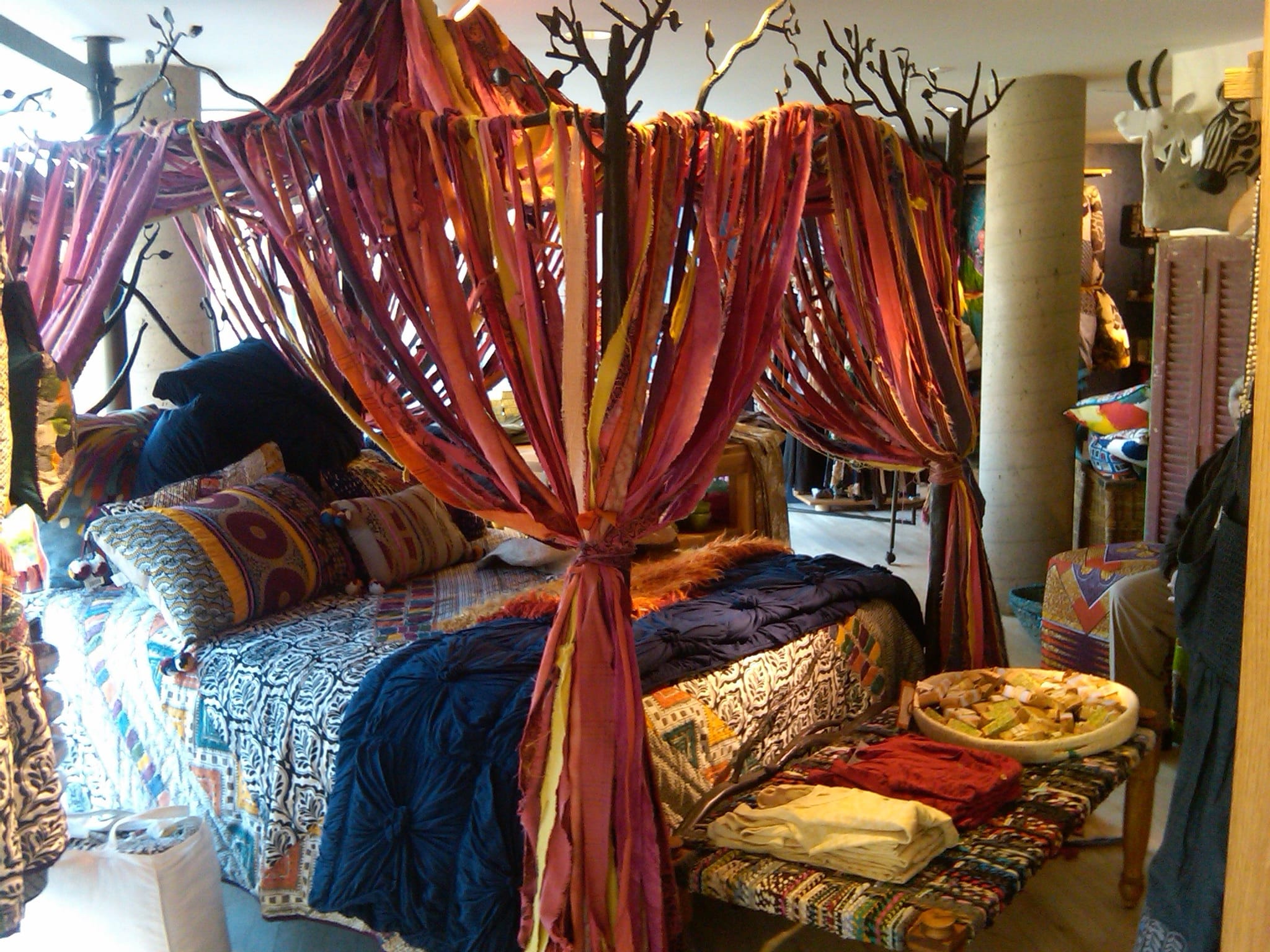 canopy bedroom