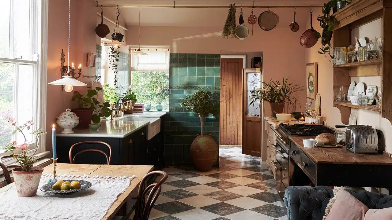 18 Must-See Ideas for a Gorgeous English Country Kitchen!