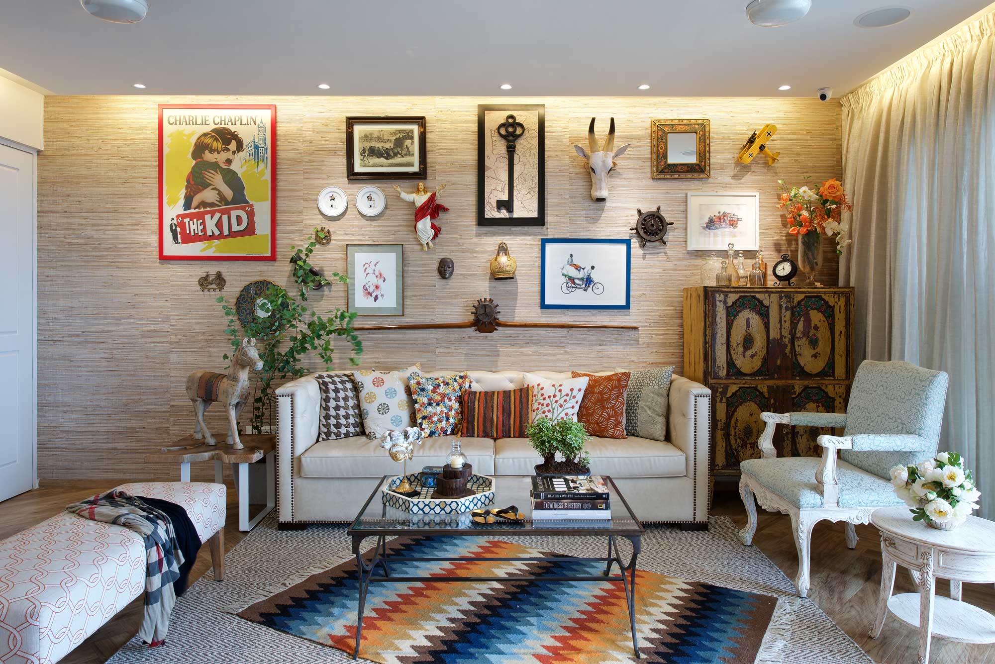 15 Must-Have Items for a Comfortable and Stylish Living Room