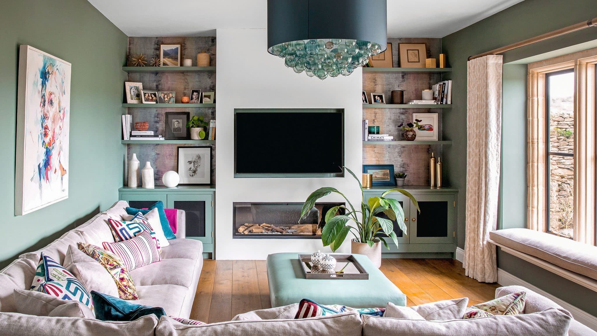 5 Clever Ways to Make Your TV Blend with the Living Room Décor