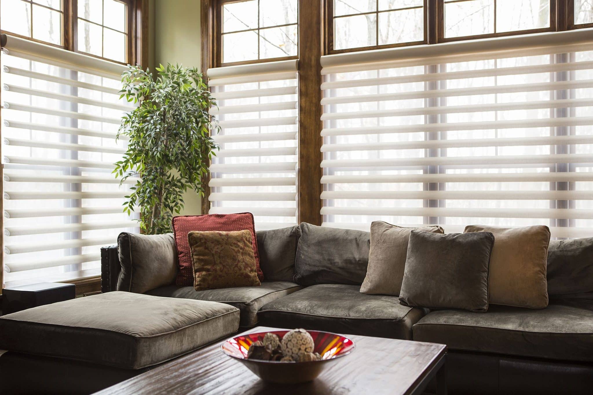 Window Blinds for Different Room Types: Living Rooms, Bedrooms, and Bathrooms