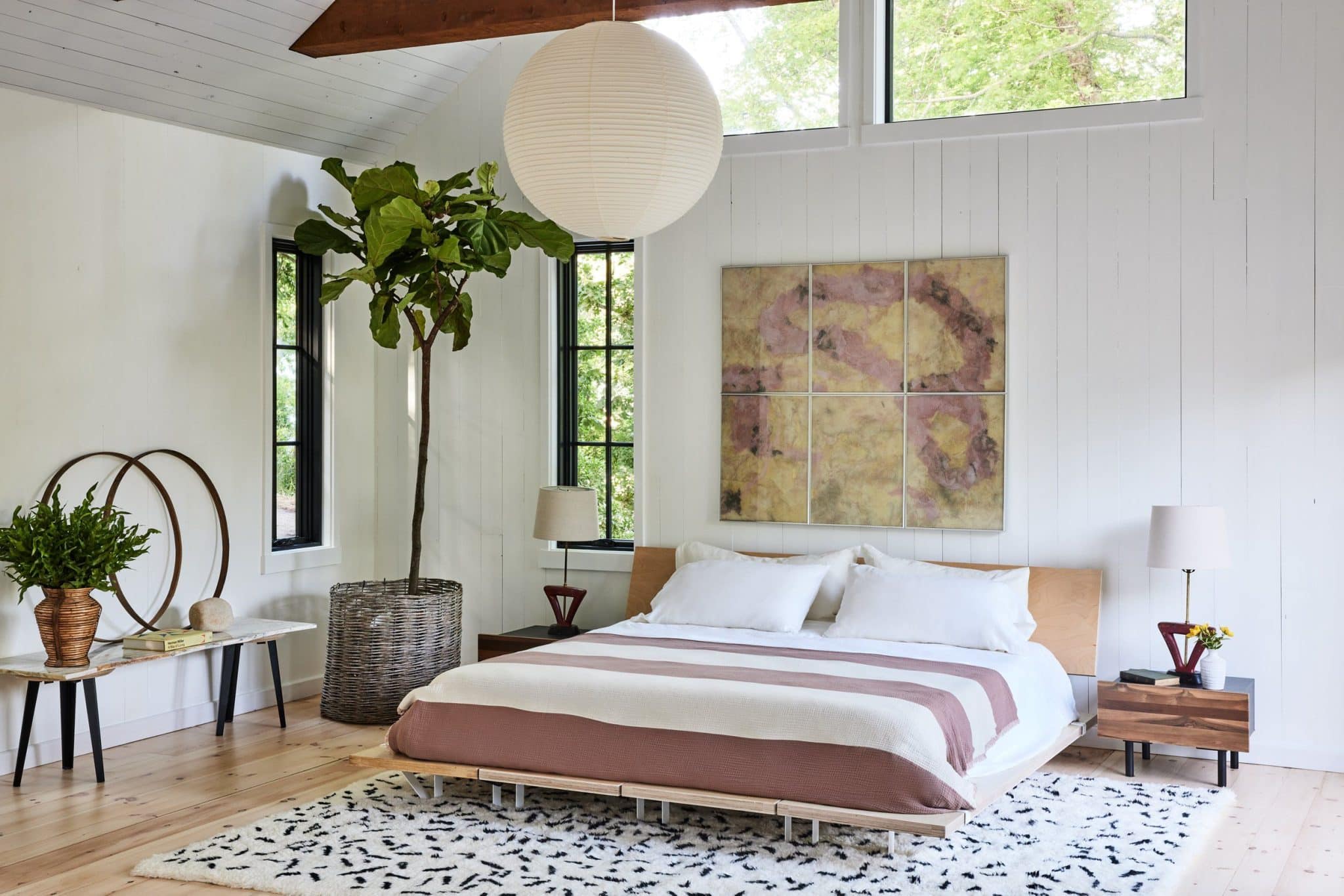 How Can Neutral Colors Enhance the Tranquility of a Bedroom?