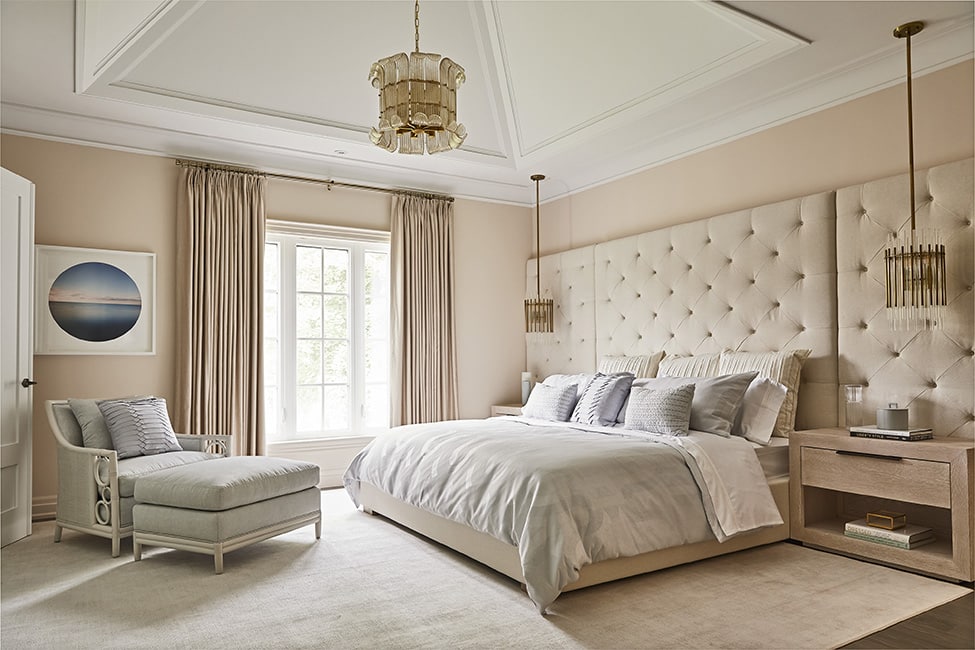 How Can Neutral Colors Enhance the Tranquility of a Bedroom