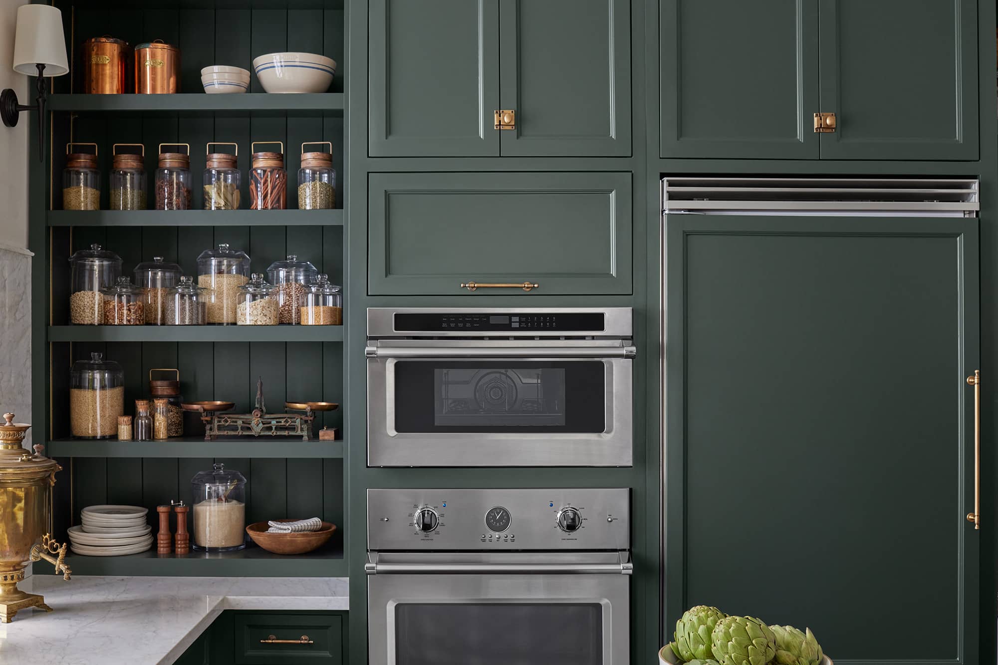What Are the Benefits of Having Cabinets in a Butler’s Pantry?
