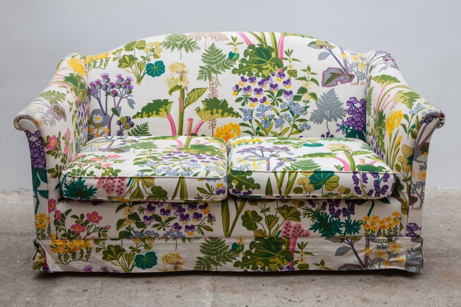 What are Floral Sofas