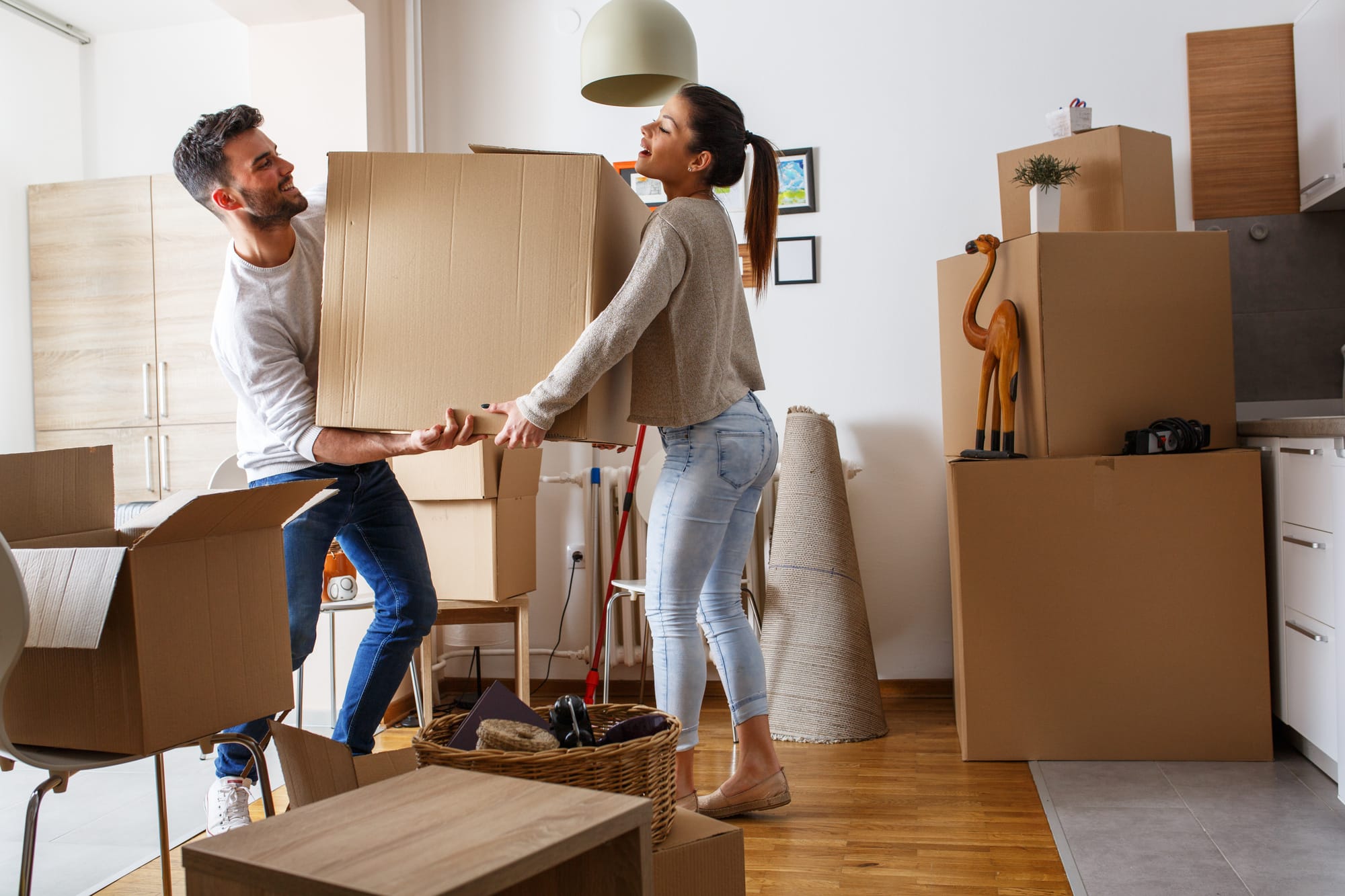 Working With Professional Movers On Your Moving Day: The Ultimate Guide