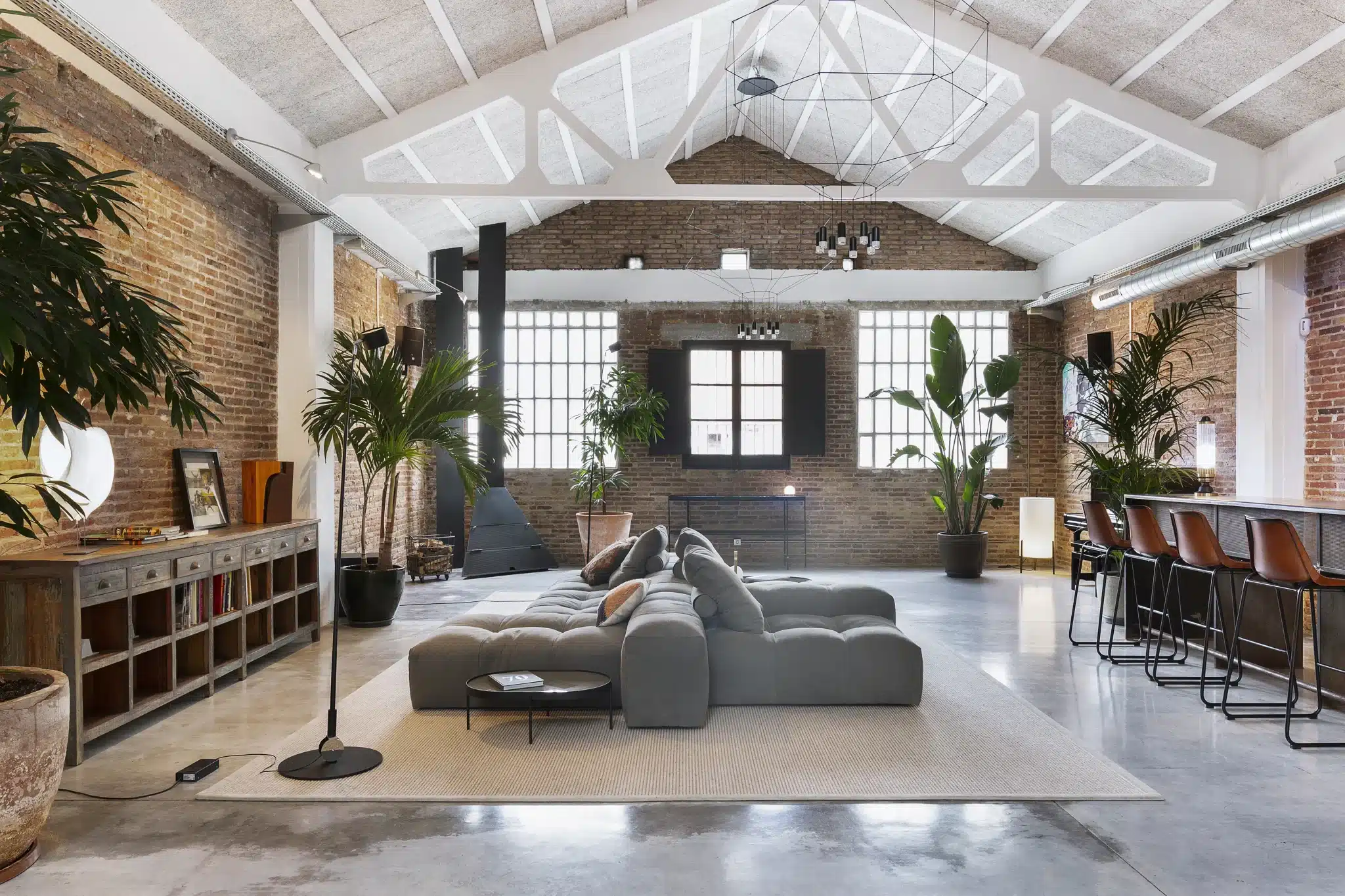 Aesthetics and Efficiency: The Basics of Industrial Style for Your Home