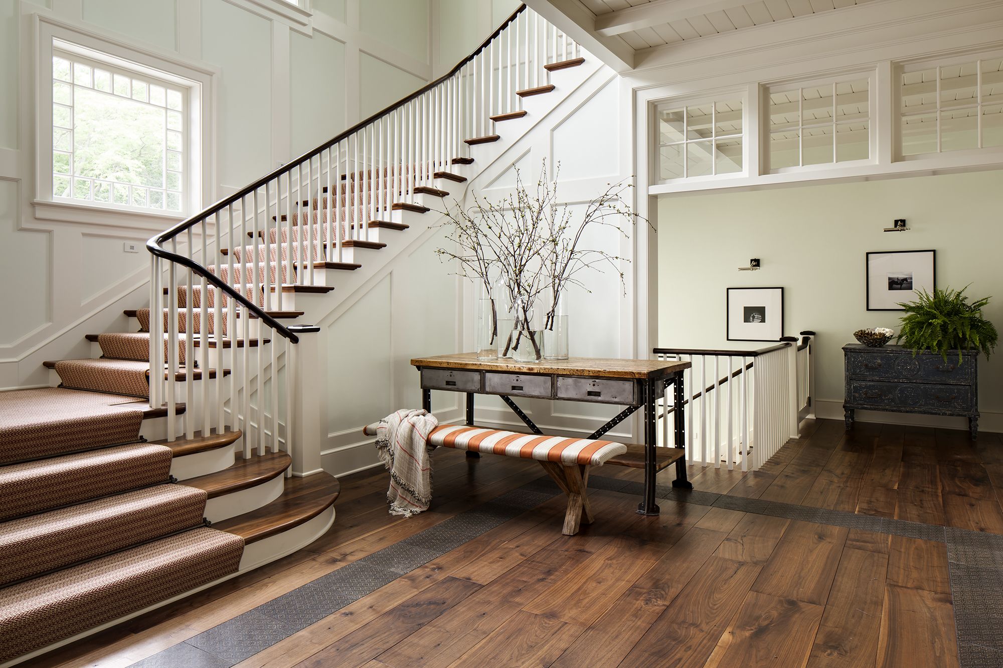 What Are the Trends in Staircase Decor [2023]