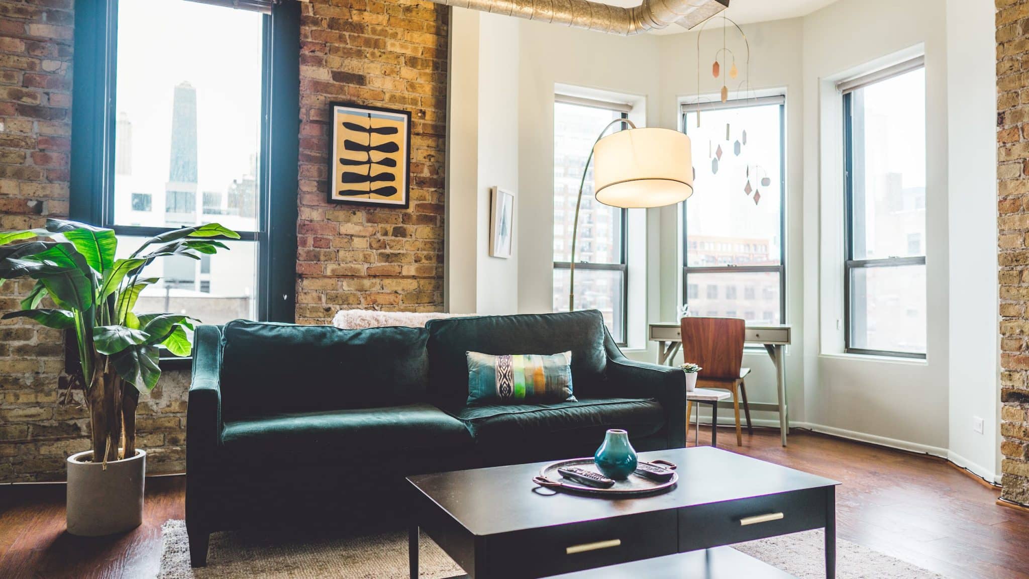 Maximizing Space: Stylish Ideas for Furnishing a Studio Apartment