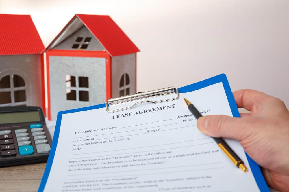 What Should Be Included in a Residential Lease Agreement Form: Essential Clauses and Provisions