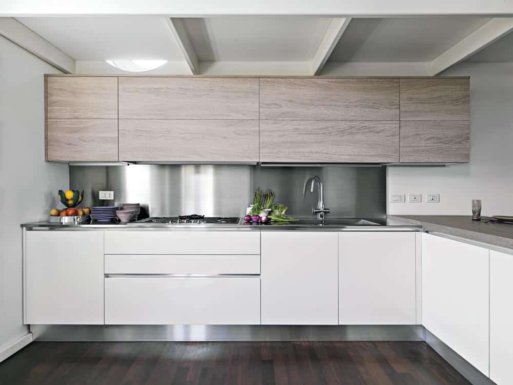 Bespoke or Budget? Navigating the Choice Between Custom and RTA Kitchen Cabinets