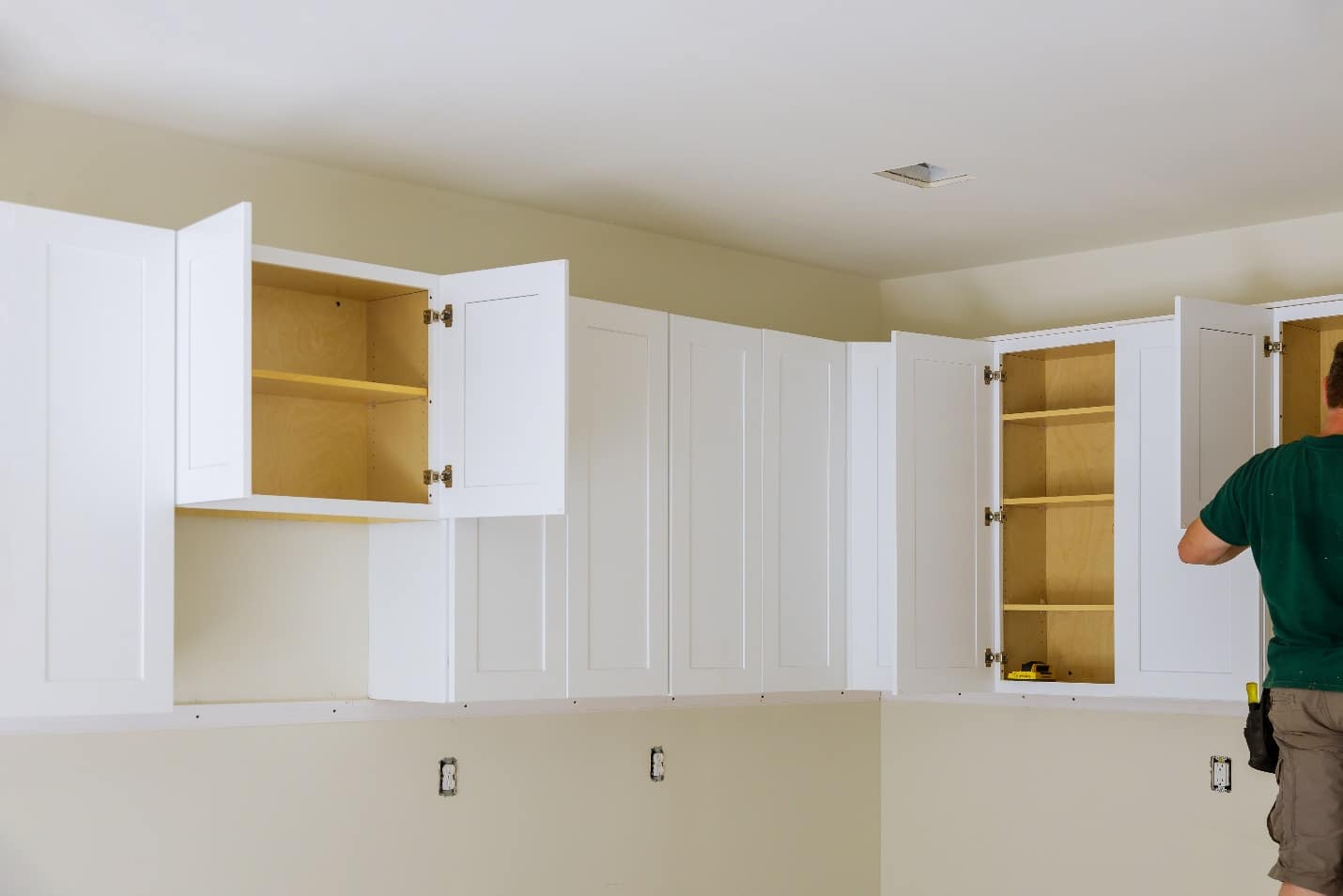 Cabinet Refacing: Revitalizing Your Kitchen with Ease