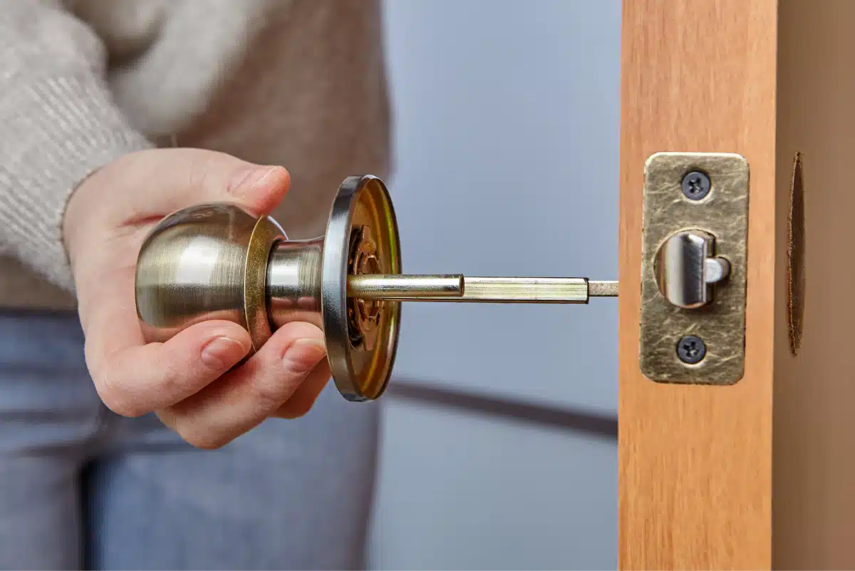 Basic Mechanics of a Door Handle